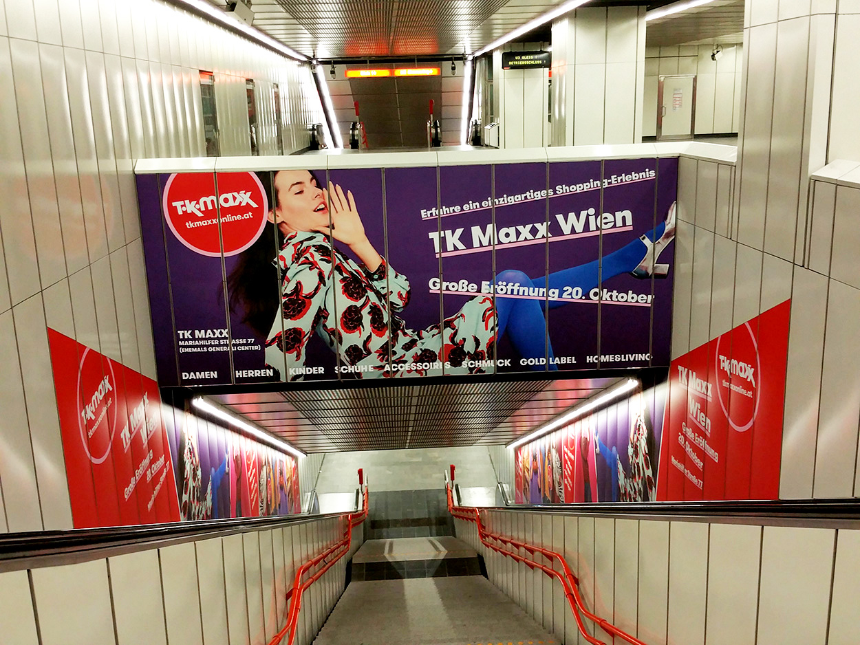 TK MAXX Stationbranding